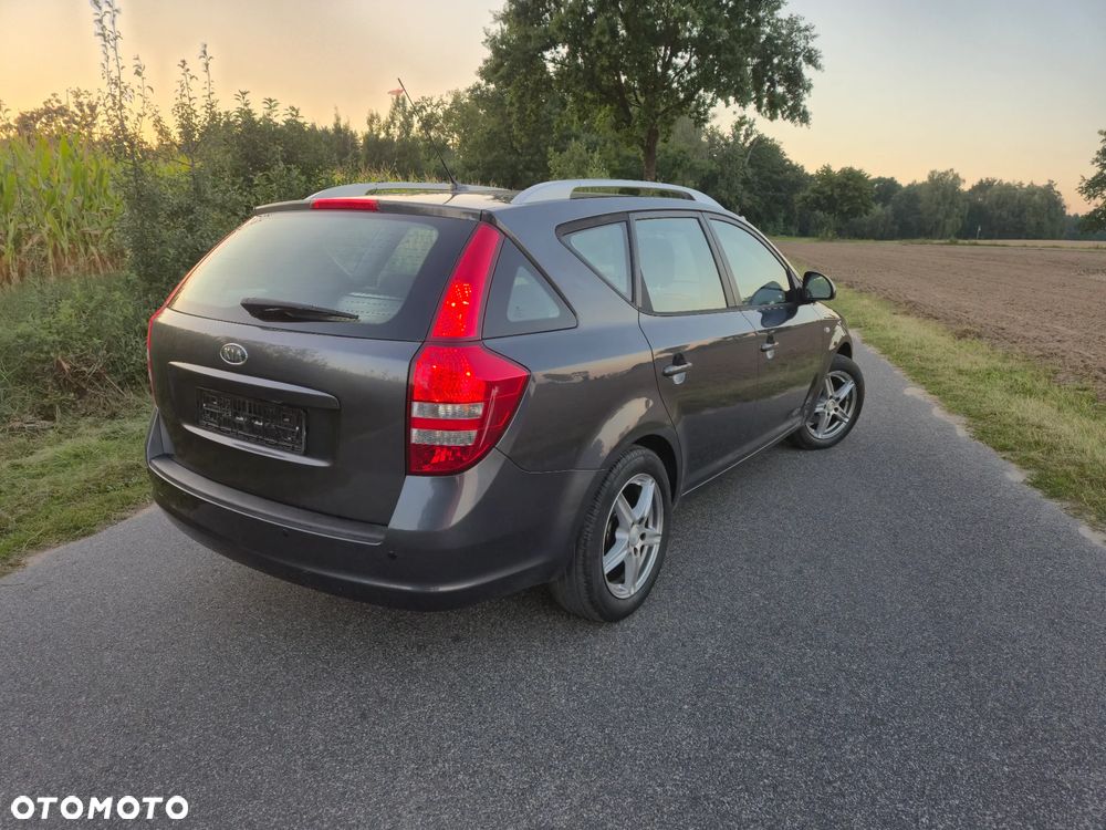Kia Ceed - 27