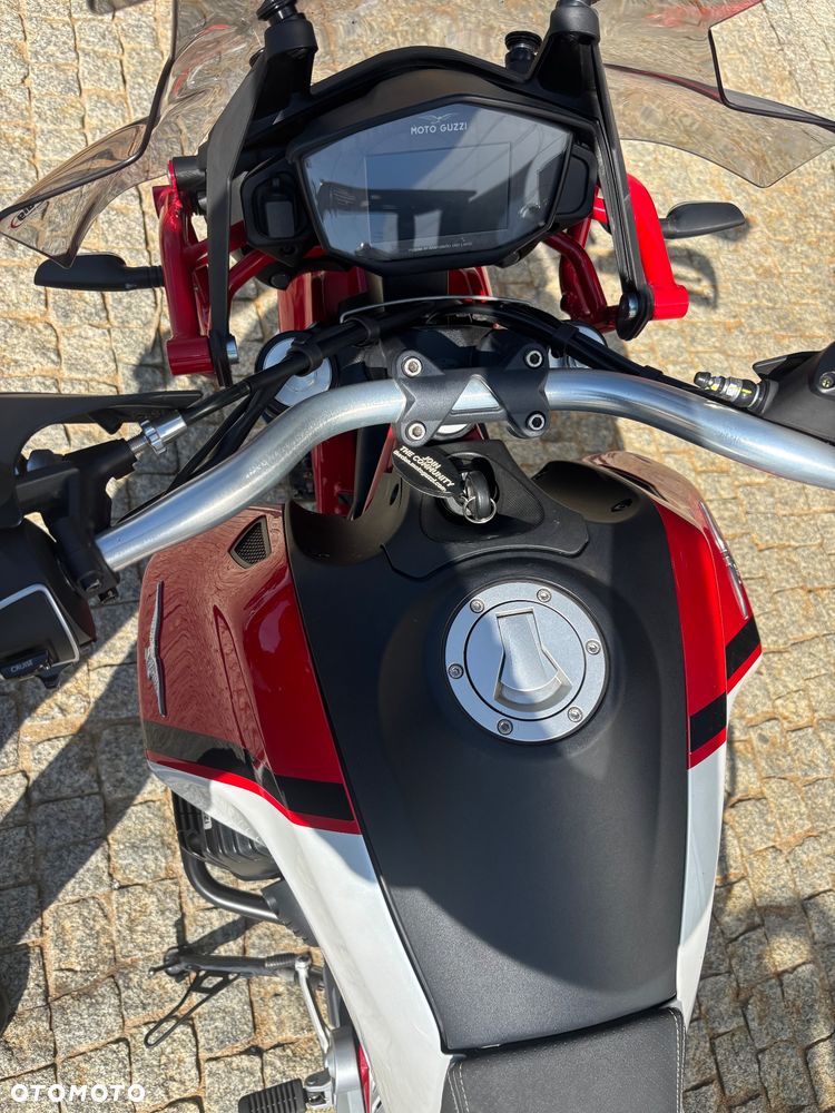 Moto Guzzi V85 - 4