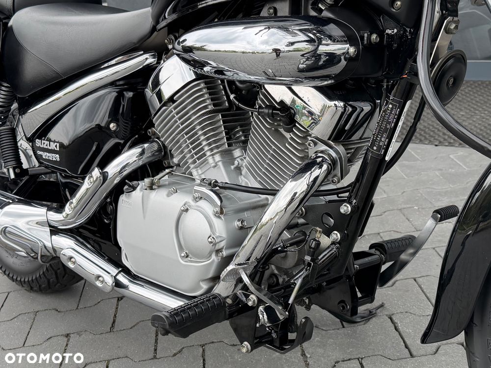 Suzuki Intruder - 19