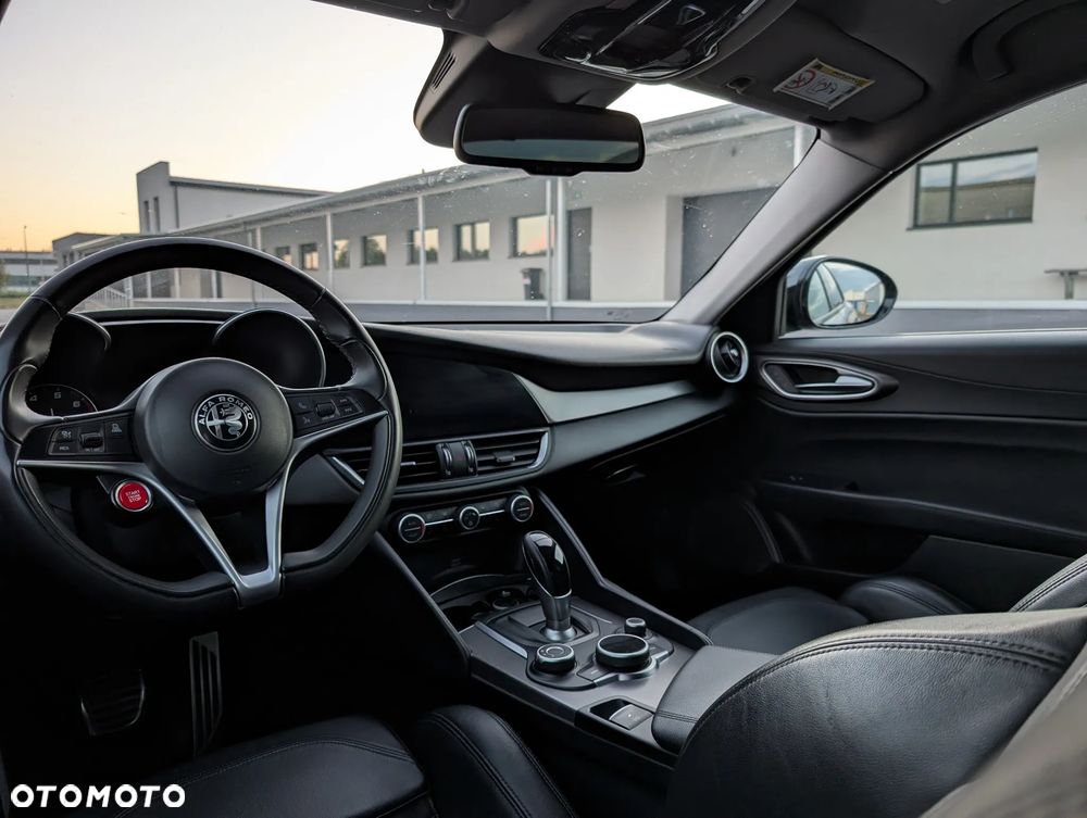 Alfa Romeo Giulia - 2
