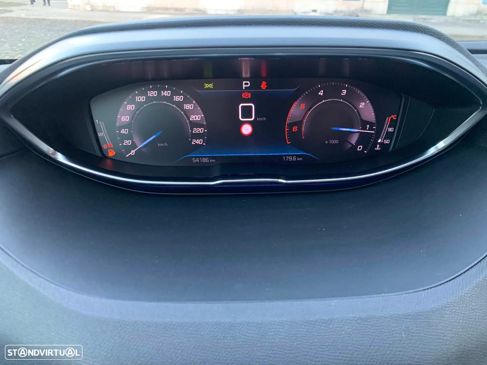 Peugeot 3008 1.5 BlueHDi Allure Pack EAT8 - 23