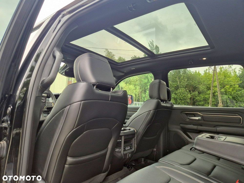 RAM 1500 Crew Cab Sport - 32