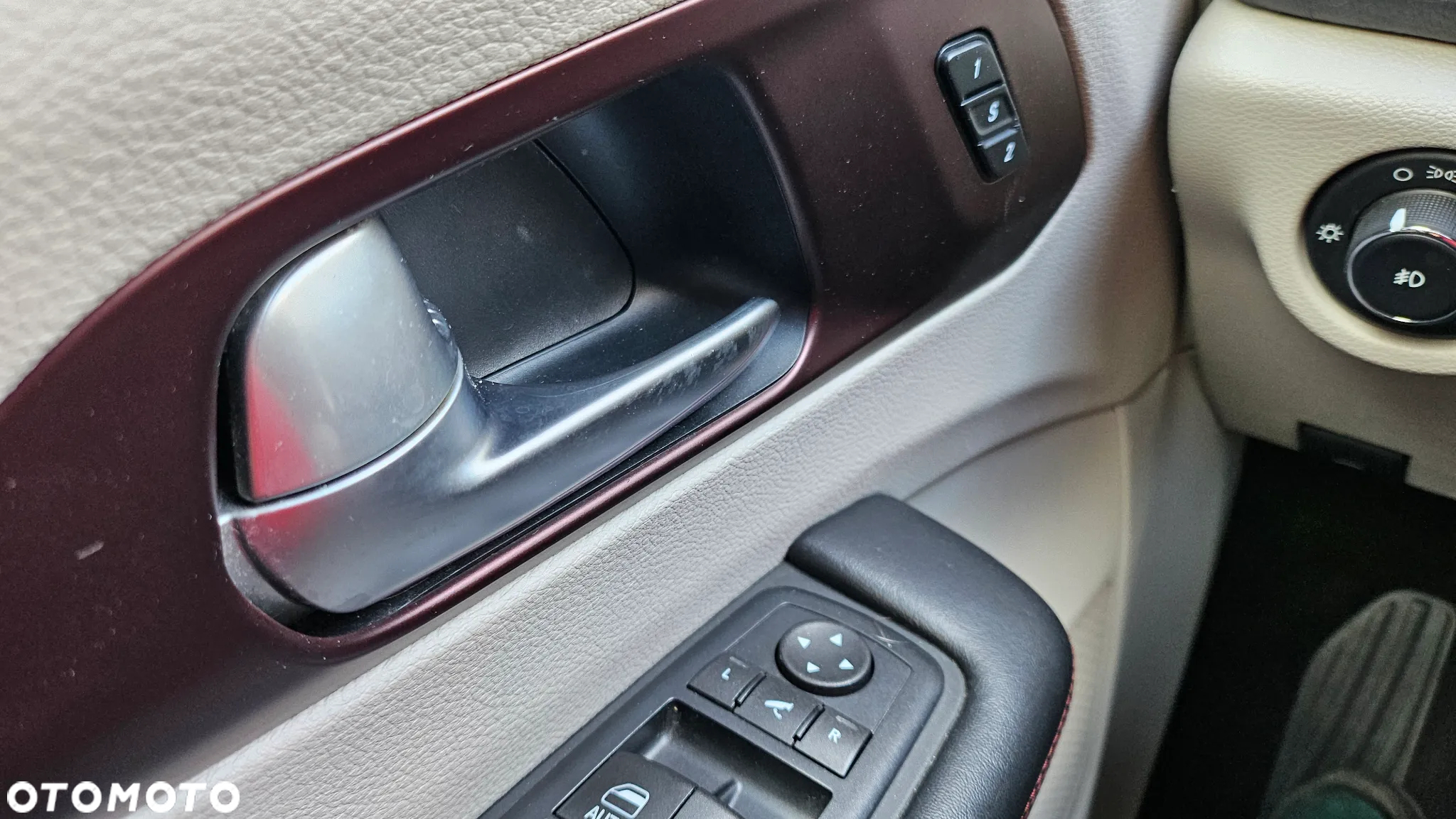 Chrysler Pacifica - 6