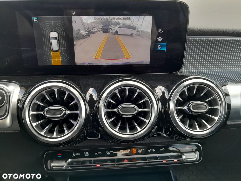 Mercedes-Benz GLB 250 4-Matic Progressive 8G-DCT - 12