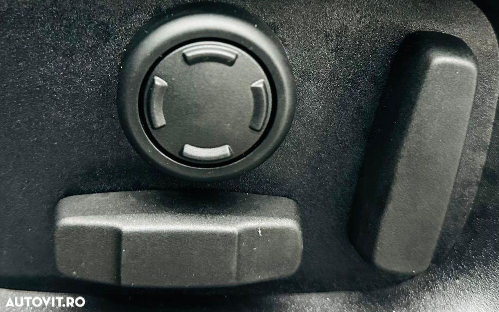 Land Rover Discovery Sport 2.0 l TD4 PURE - 13