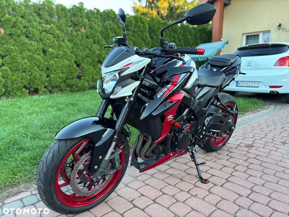 Suzuki GSX - 7