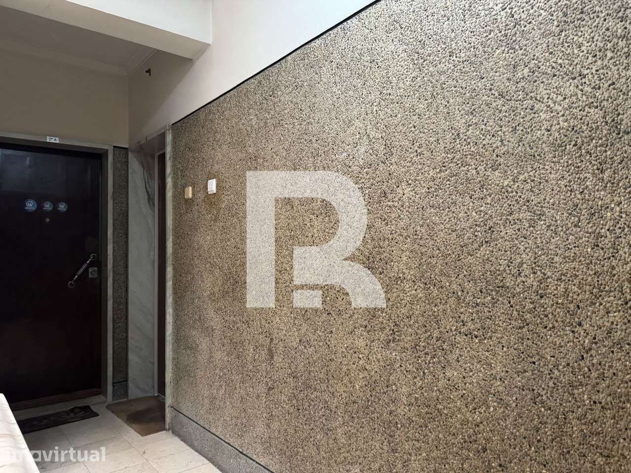 Apartamento T1 totalmente remodelado na Amadora - Grande imagem: 2/8