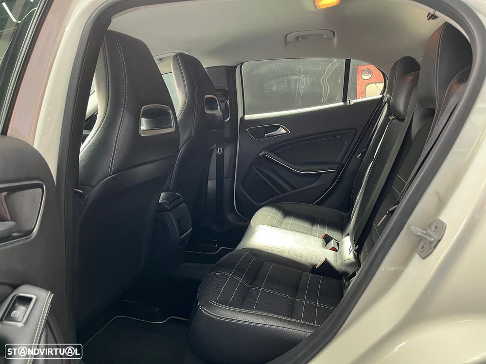 Mercedes-Benz GLA 220 CDi Urban 4-Matic - 21