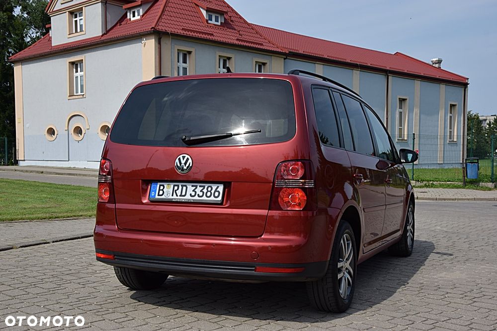 Volkswagen Touran 1.4 TSI DSG Conceptline - 4