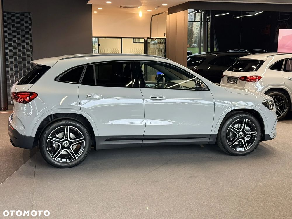 Mercedes-Benz GLA - 8