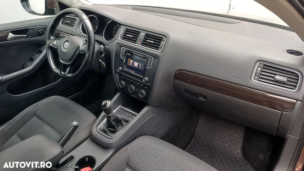 Volkswagen Jetta 2.0 TDI Comfortline - 21