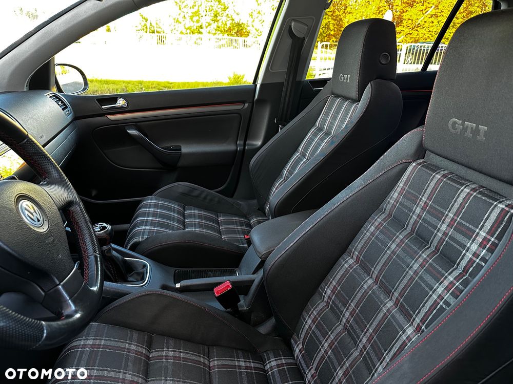 Volkswagen Golf - 11