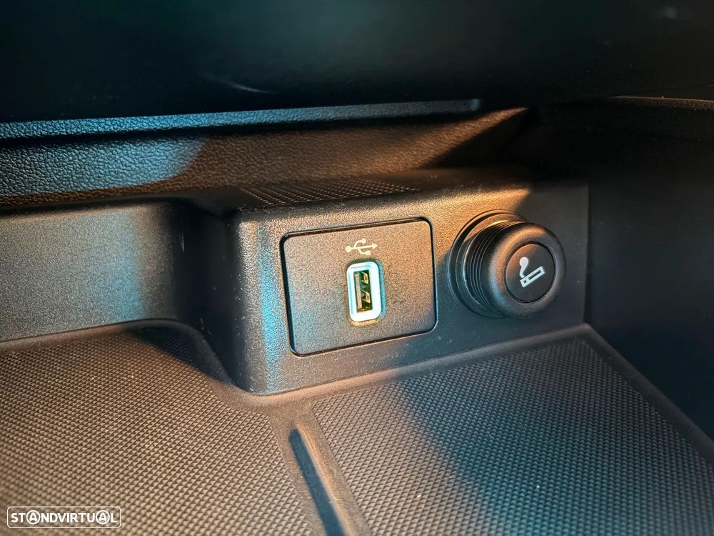 Ford Focus SW 1.5 TDCi EcoBlue Connected - 36