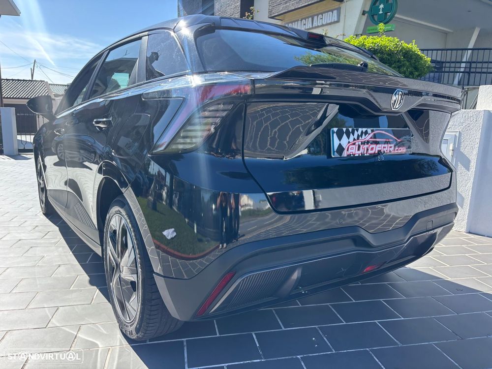 MG MG4 64 kWh Luxury - 38