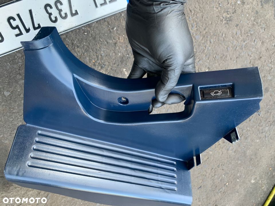 STOPNICA PODNÓŻEK KIEROWCY NIEBIESKA BMW E39 - 1