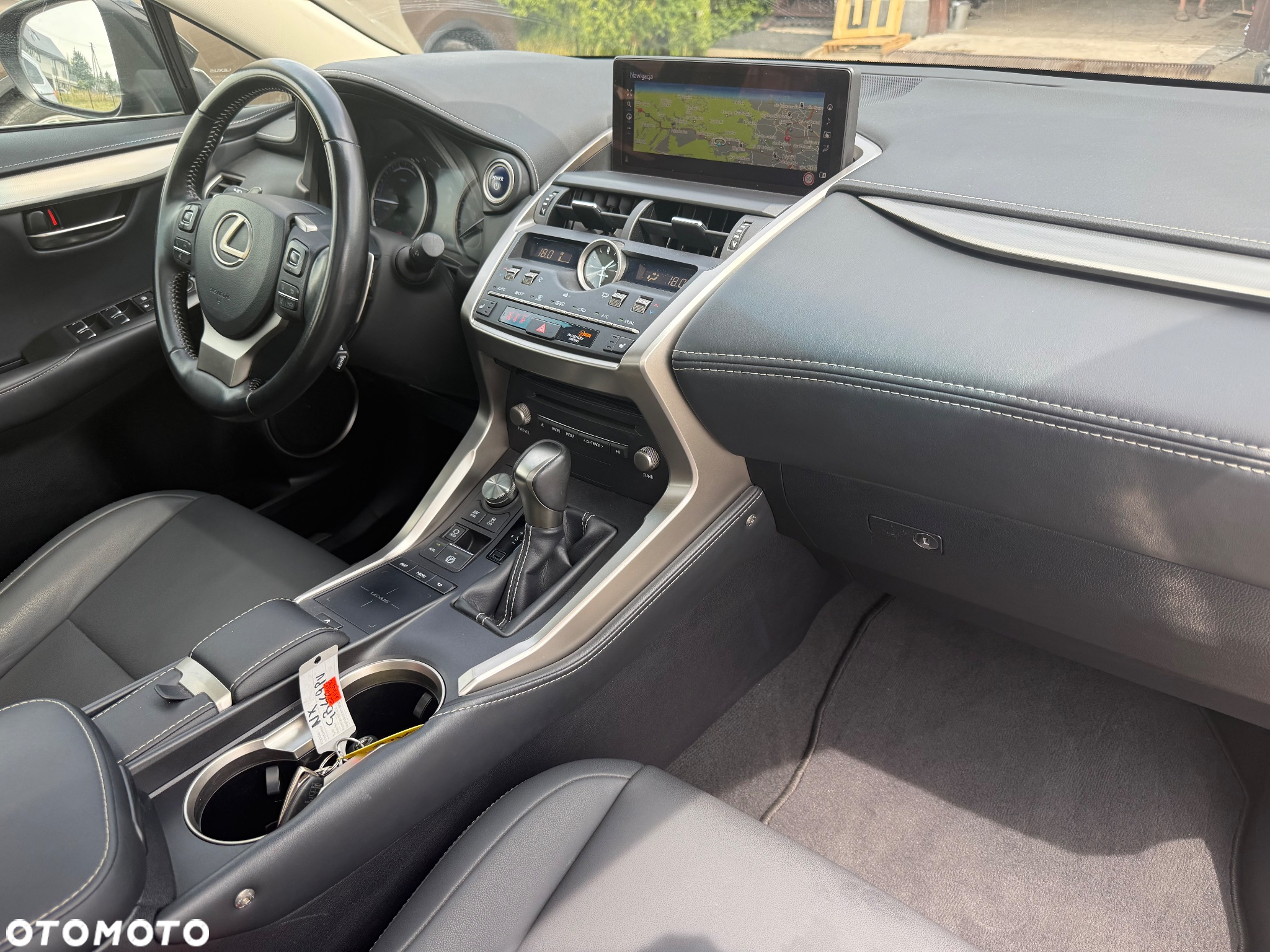 Lexus NX 300h Style Edition - 24