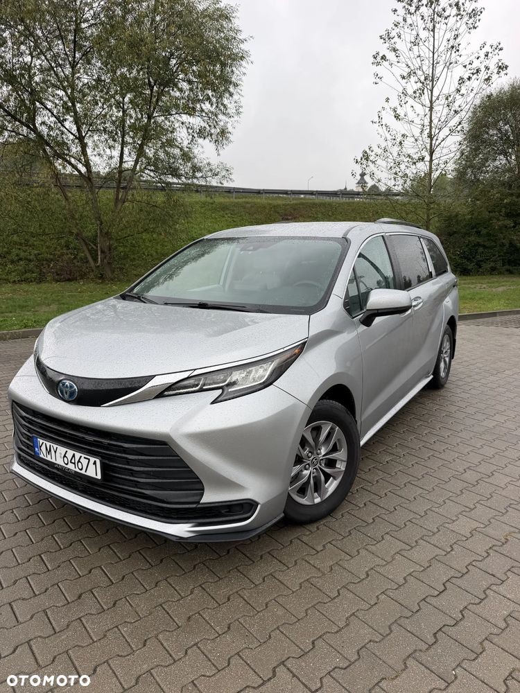 Toyota Sienna - 2
