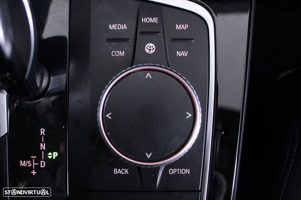 BMW 116 d Pack Desportivo M Auto - 33