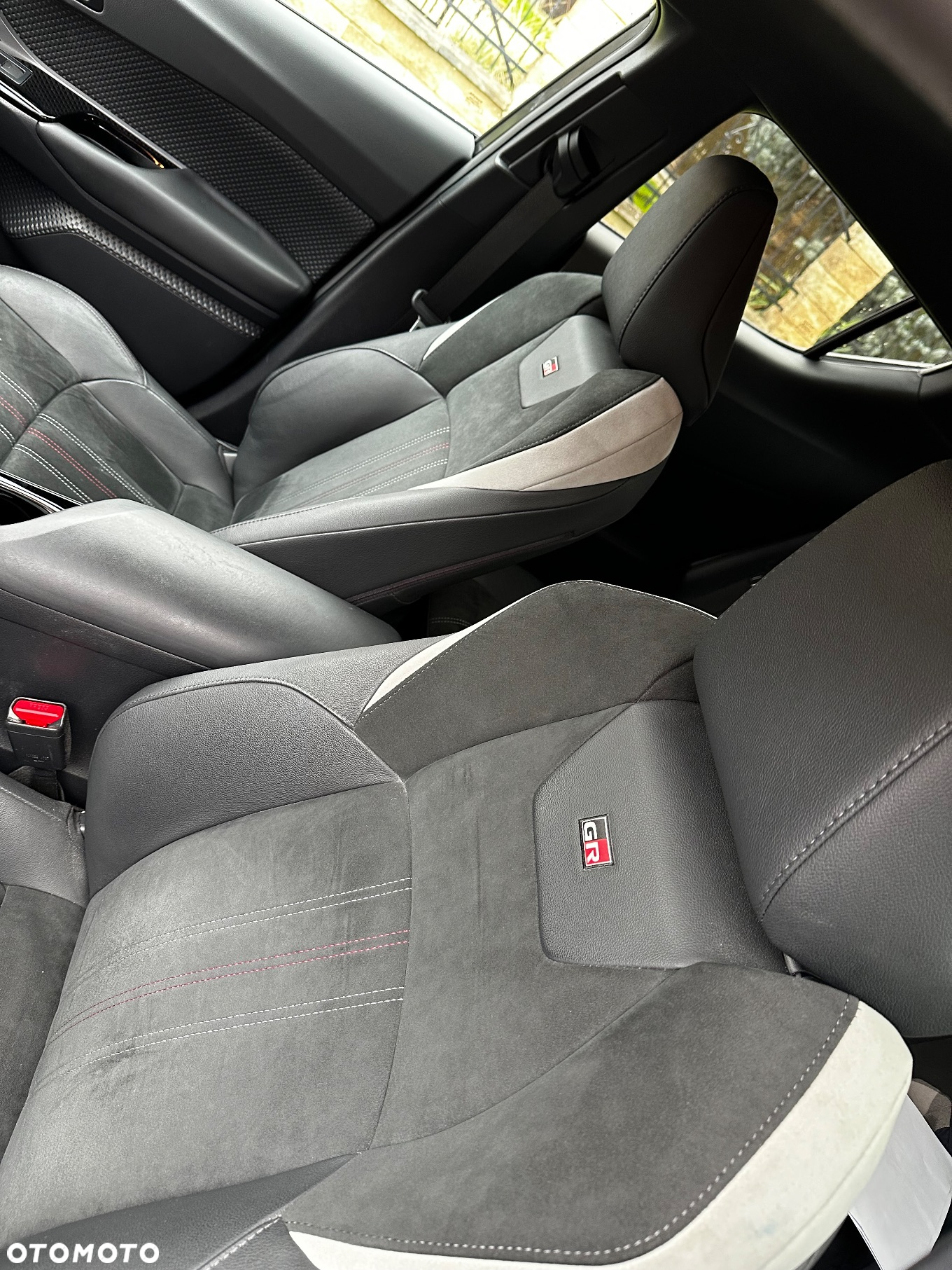 Toyota C-HR 2.0 Hybrid GR Sport - 8