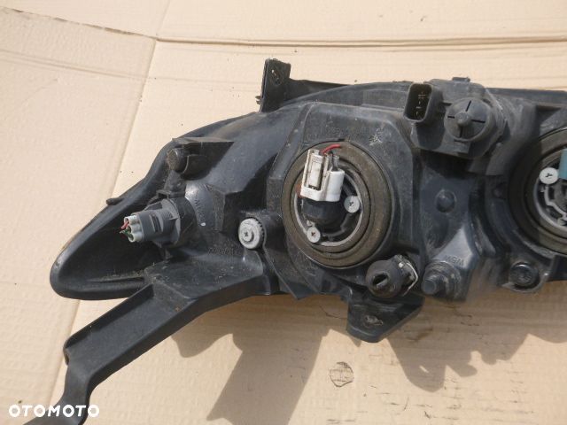 LAMPA PRAWY PRZÓD PRAWA PRZEDNIA HONDA CIVIC VII LIFT SEDAN 5D 04-06 - 11