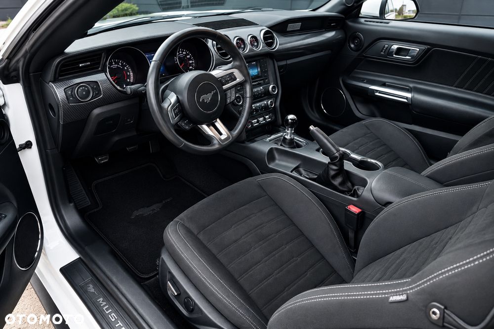 Ford Mustang - 4
