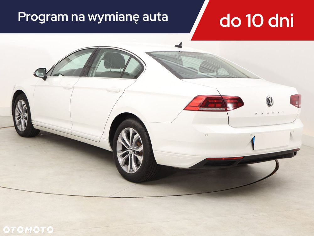 Volkswagen Passat - 6