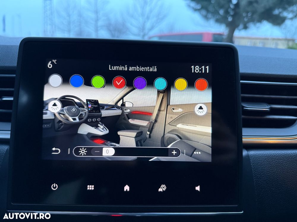 Renault Captur E-TECH 160 INTENS - 11