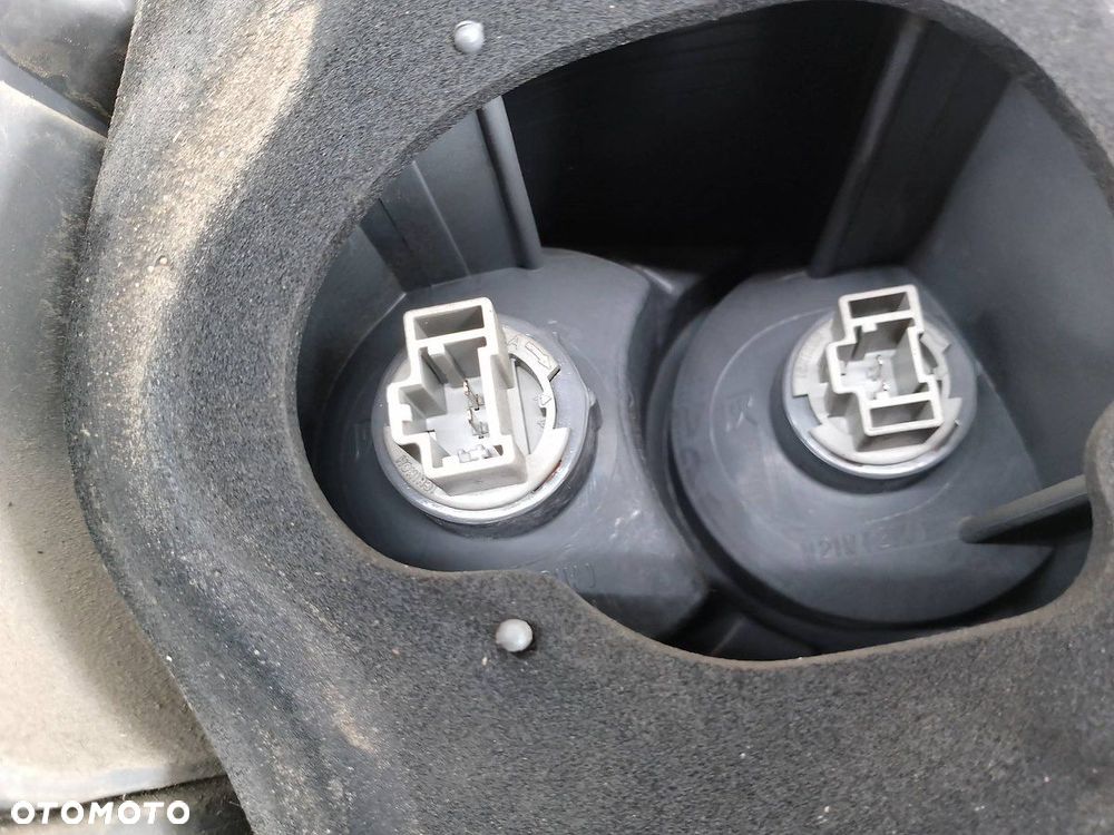 LAMPA TYLNA PRAWA HONDA JAZZ I ( 83-86 ) HATCHBACK - 2