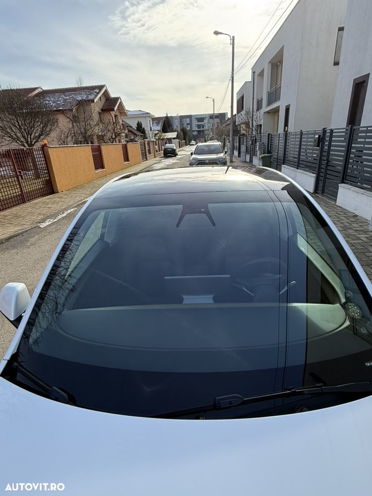 Tesla Model Y Long Range AWD - 12