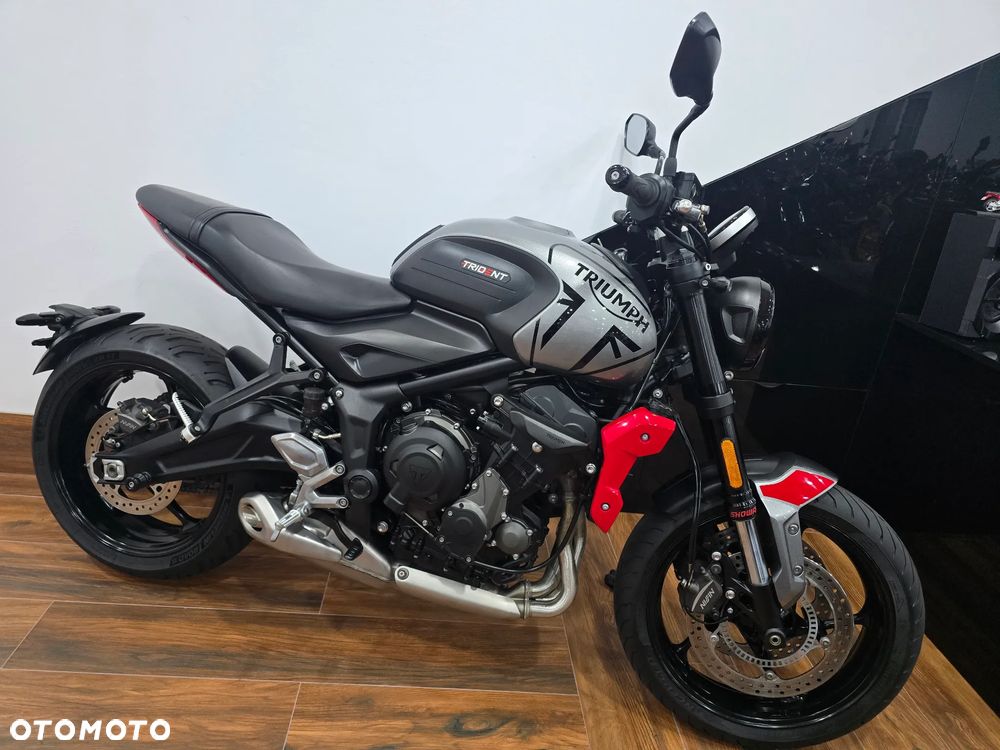 Triumph Trident - 32