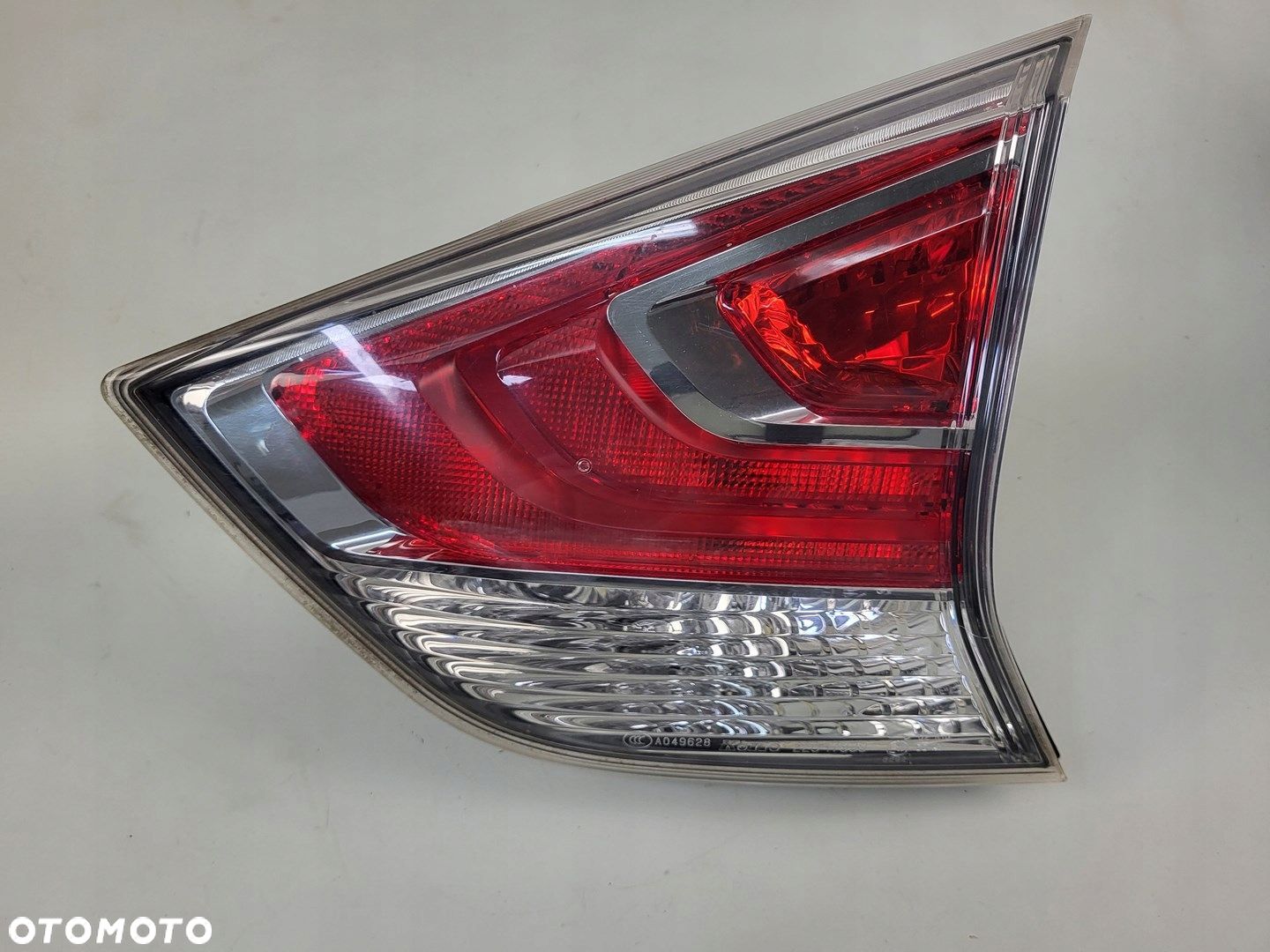 NISSAN X-TRAIL T32 LAMPA W KLAPĘ BAGAŻNIKA PRAWA PRAWY TYŁ - 1