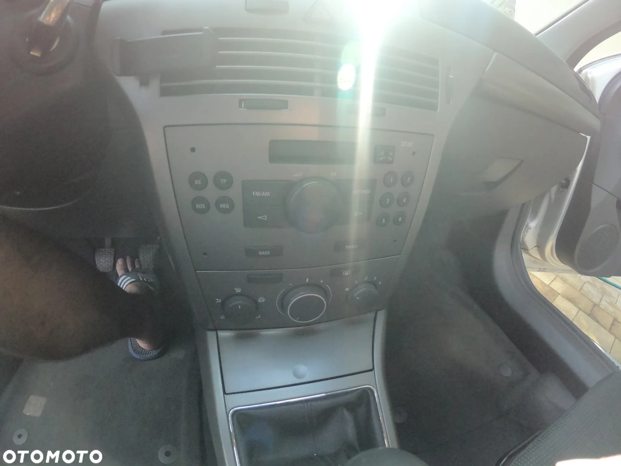 Opel Astra III GTC 1.4 Cosmo - 16