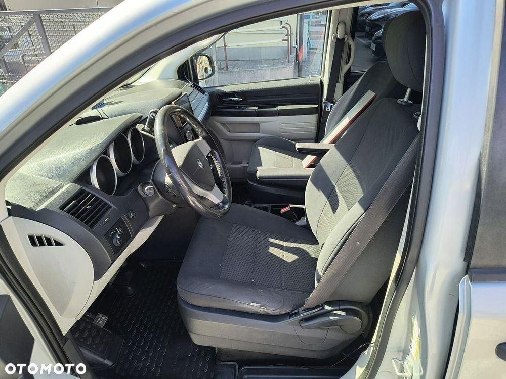 Dodge Caravan - 10