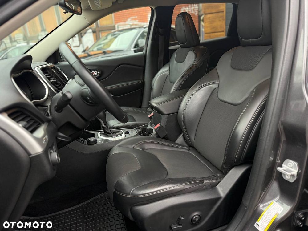 Jeep Cherokee - 15