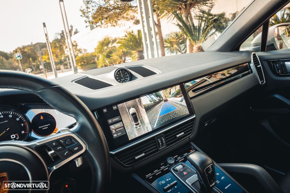 Porsche Cayenne Coupé E-Hybrid Platinum Edition - 28