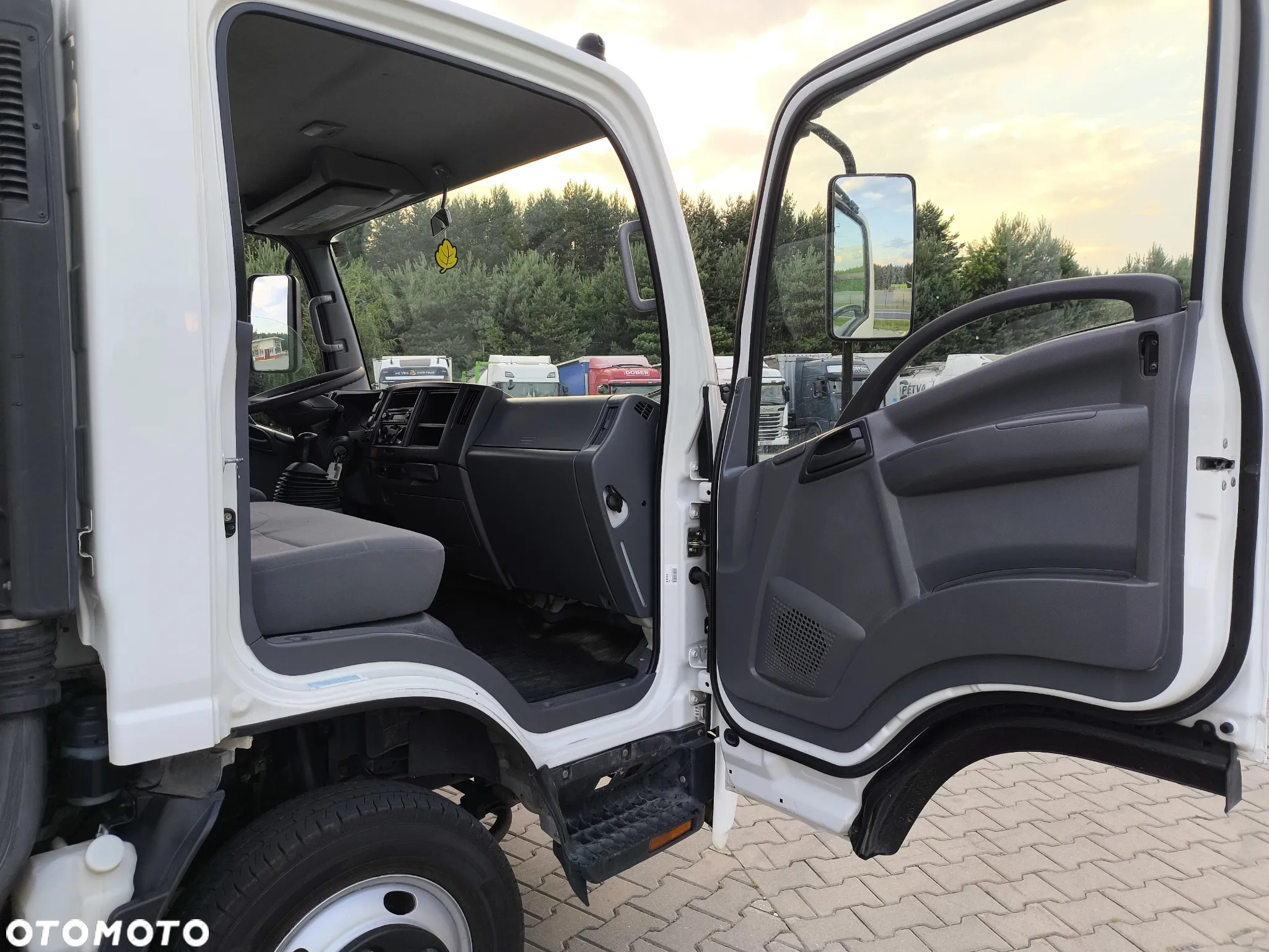 Isuzu N35 - 28