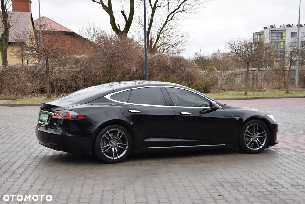 Tesla Model S - 12