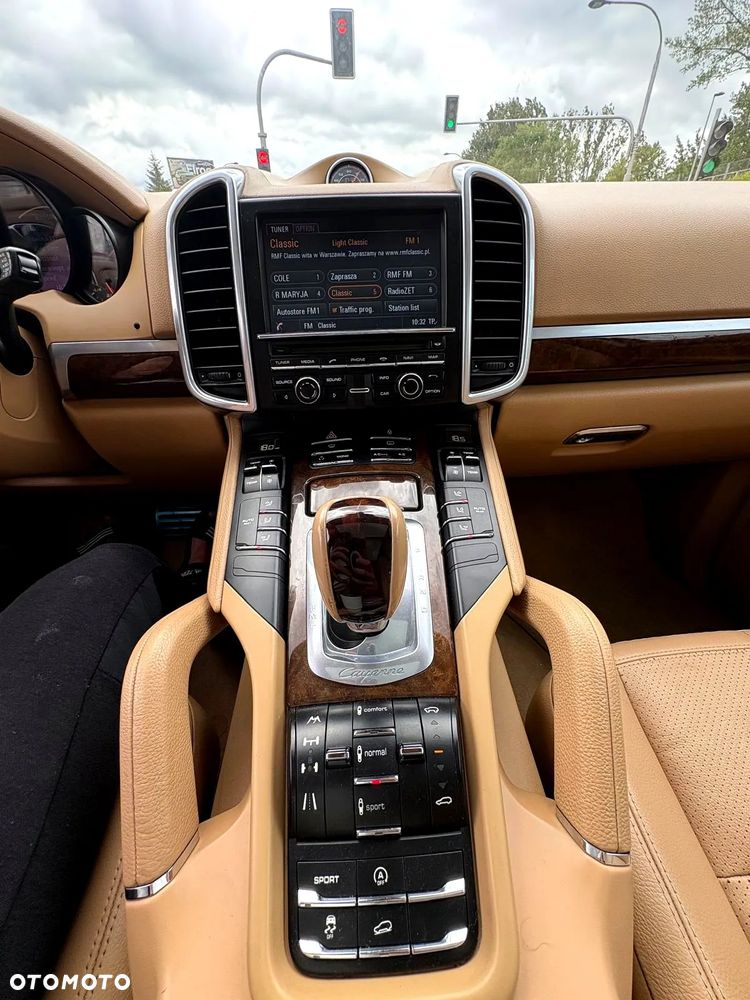 Porsche Cayenne - 8