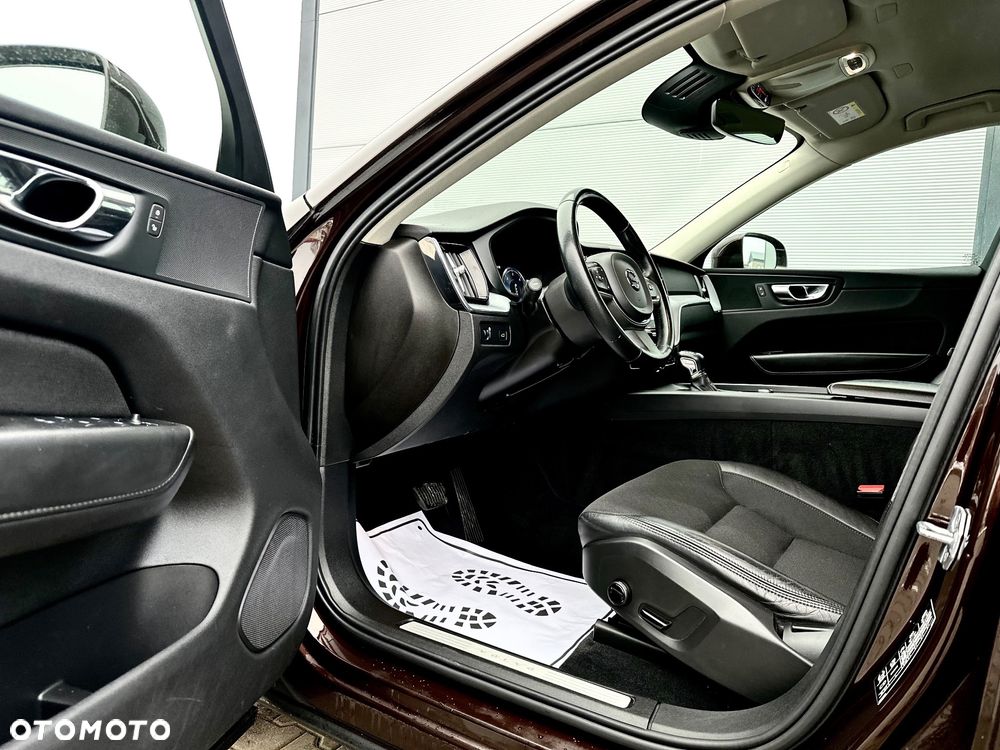 Volvo XC 60 D4 Momentum Pro - 25