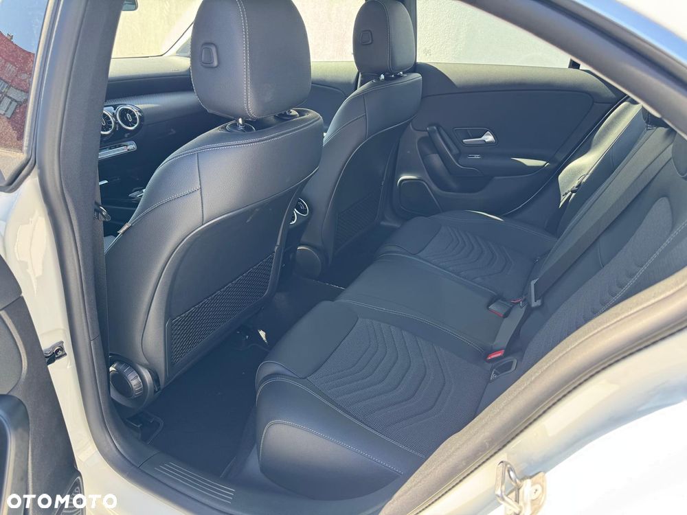Mercedes-Benz CLA 200 mHEV 7G-DCT - 11