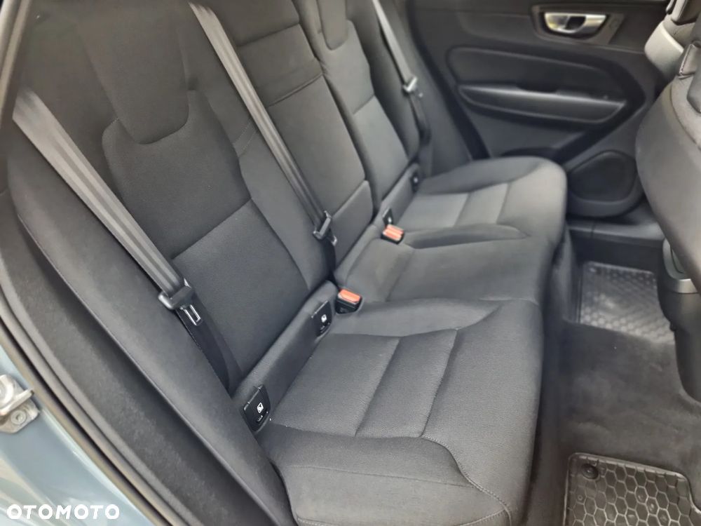 Volvo XC 60 B4 D AWD Geartronic Momentum Pro - 24