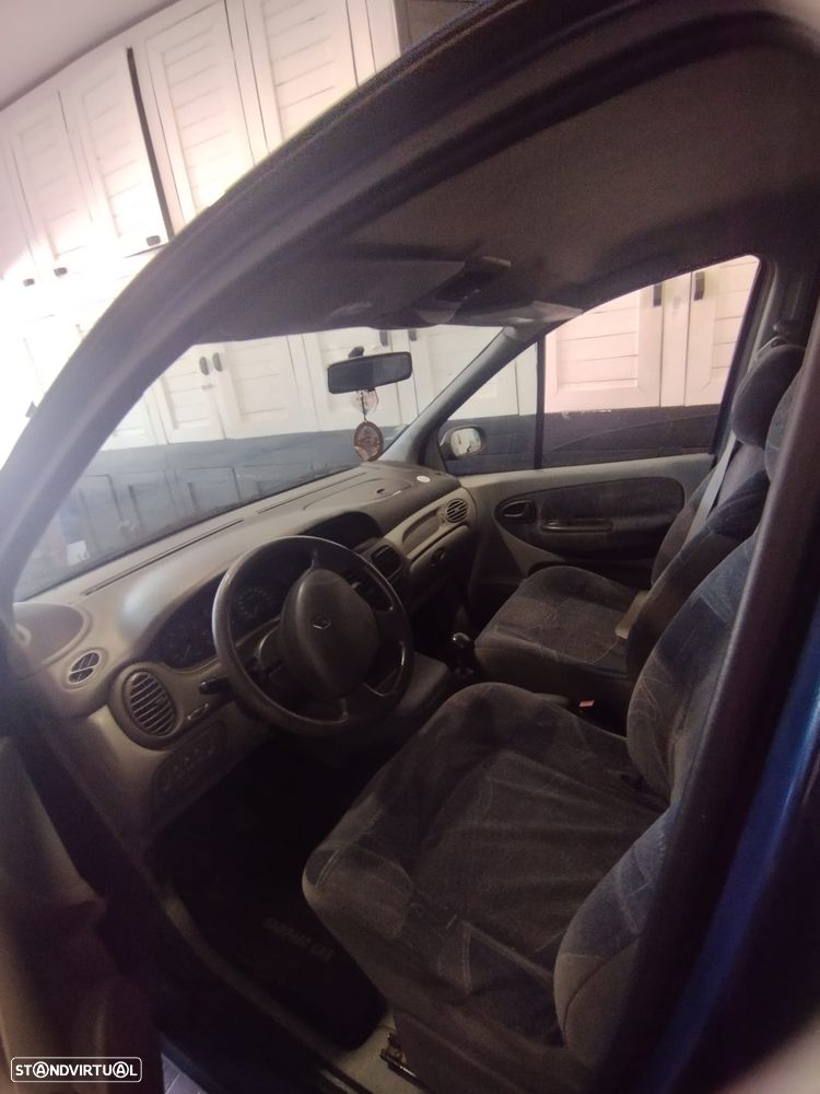 Renault Scénic 1.4 16V - 4