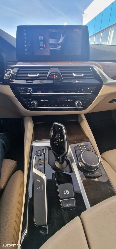 BMW Seria 5 520d xDrive AT - 10