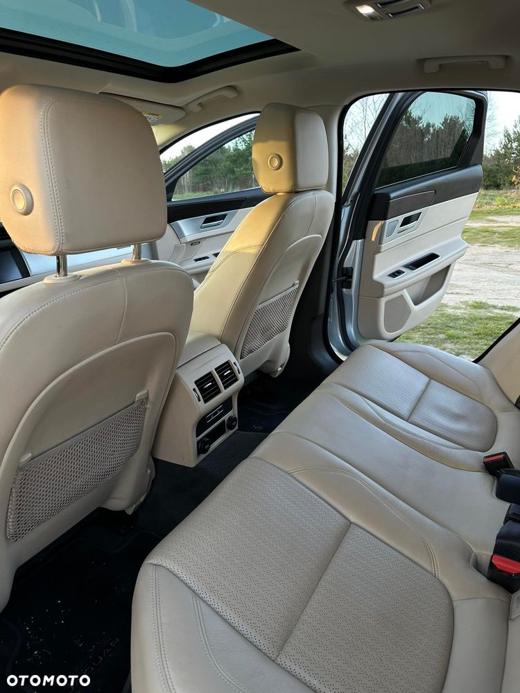 Jaguar XF 3.0 TDV6 Prestige - 9