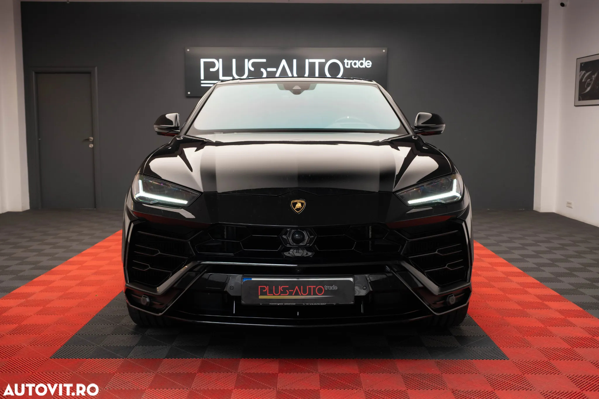 Lamborghini URUS Standard - 3