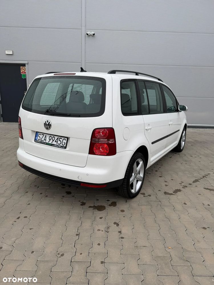 Volkswagen Touran - 4
