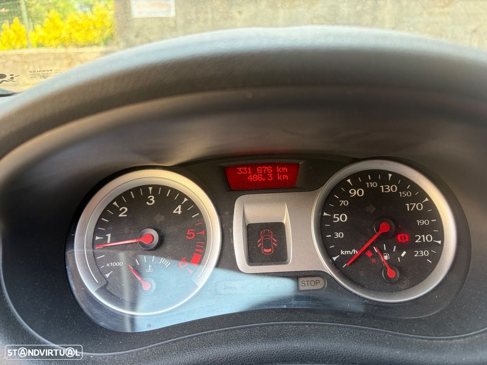 Renault Clio - 10