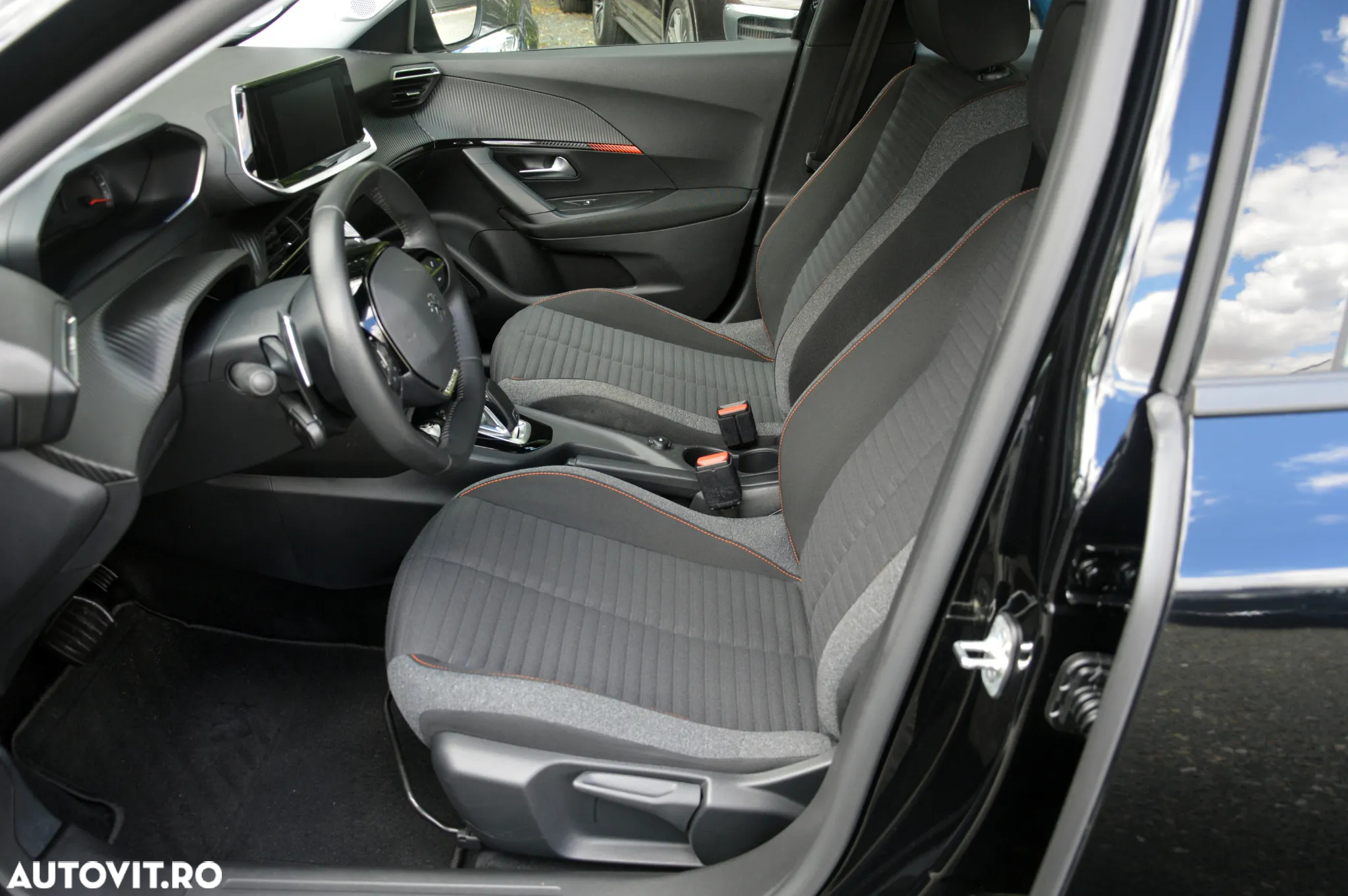 Peugeot 2008 PureTech 130 EAT8 Allure - 23