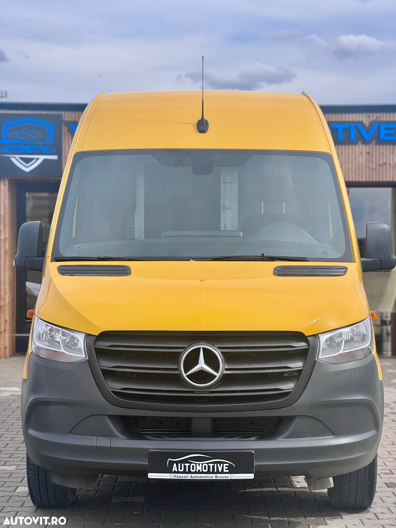 Mercedes-Benz Sprinter - 2