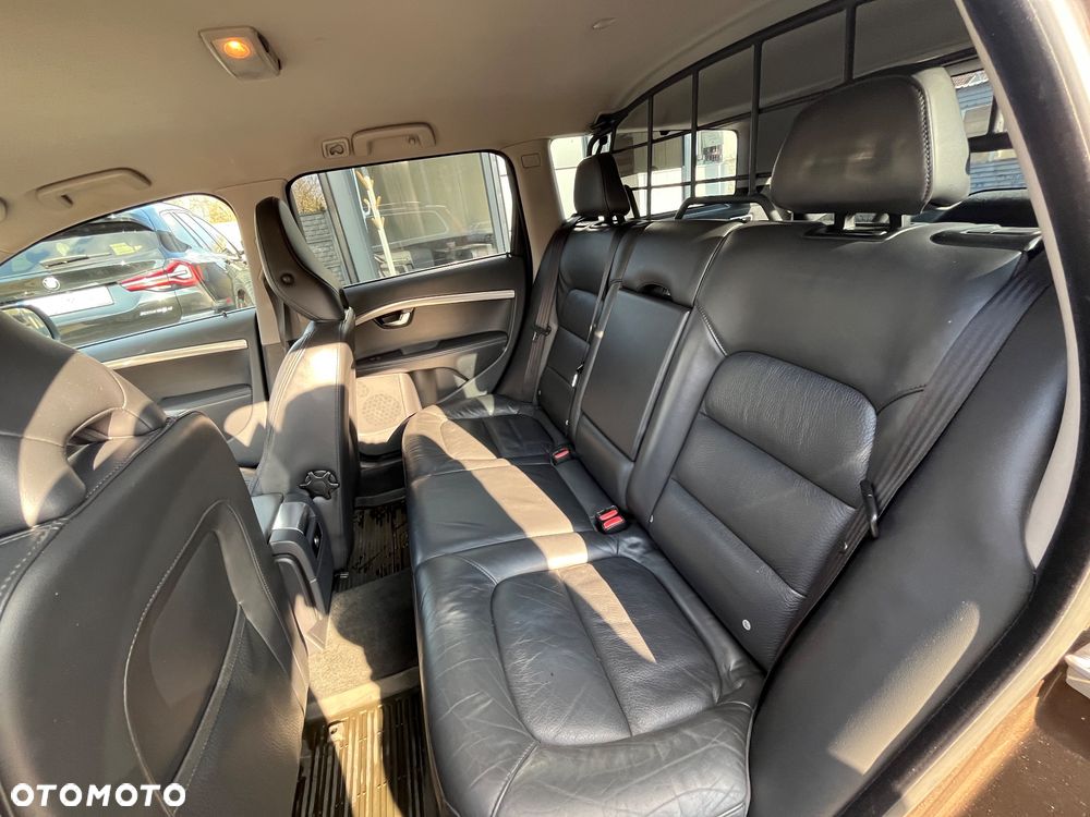 Volvo XC 70 D5 AWD Momentum - 11